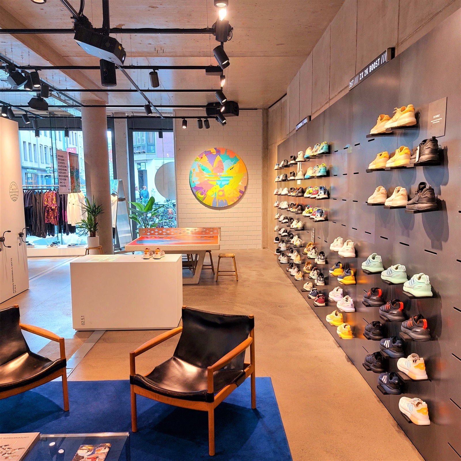 Spin painting at Adidas Original Store Berlin